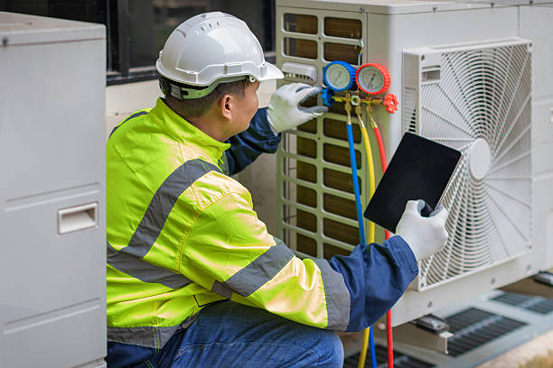 Professional Ac Installation technician working in Crown Point, IN